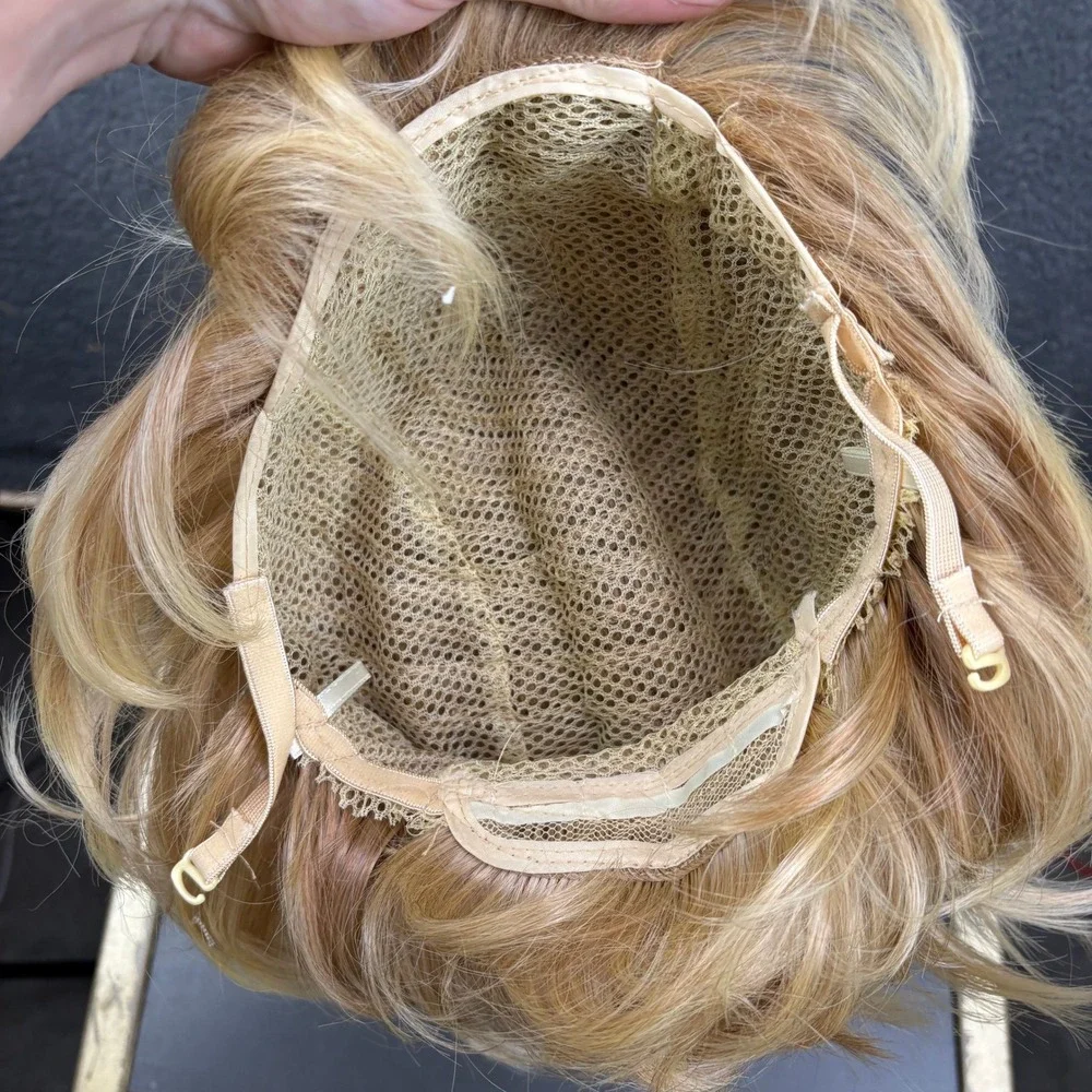 Kovi Golden Blonde Short Layered Pixie Cut Synthetic Wig Size 21.5-22.5 Average‎